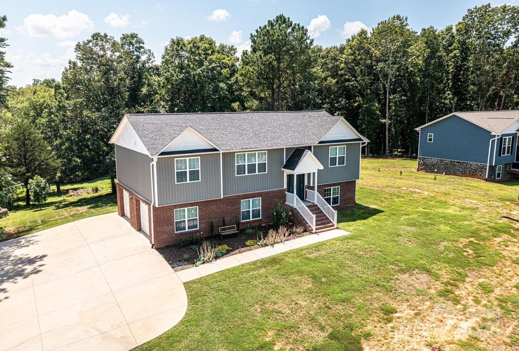 6091 Isaiah Court, Hickory, NC 28601