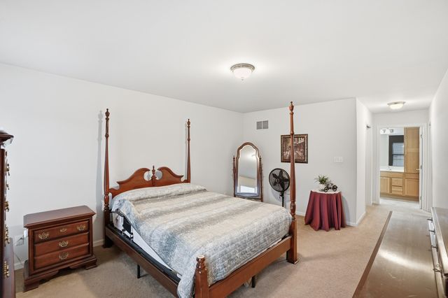 1148 Timberwood Lane, Schererville, IN 46375