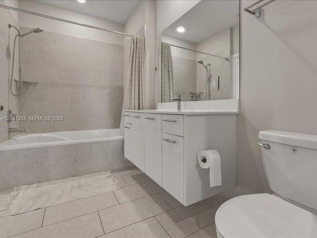 8201 NW 41st Street D-205, Doral, FL 33166