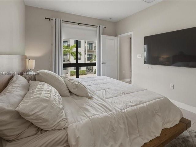 8201 NW 41st Street D-205, Doral, FL 33166