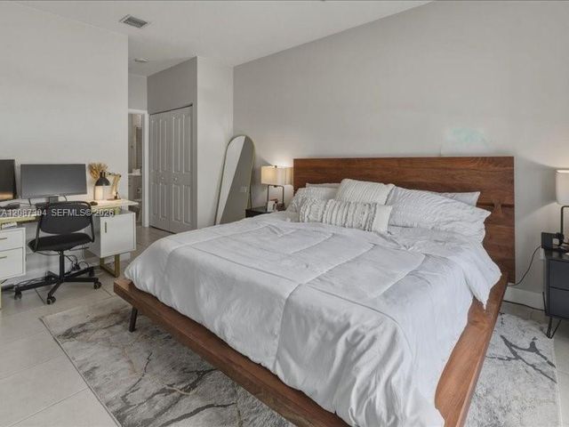 8201 NW 41st Street D-205, Doral, FL 33166