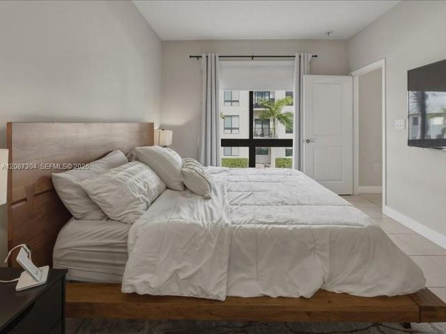 8201 NW 41st Street D-205, Doral, FL 33166