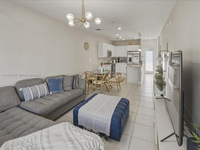 8201 NW 41st Street D-205, Doral, FL 33166