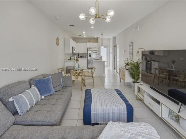8201 NW 41st Street D-205, Doral, FL 33166