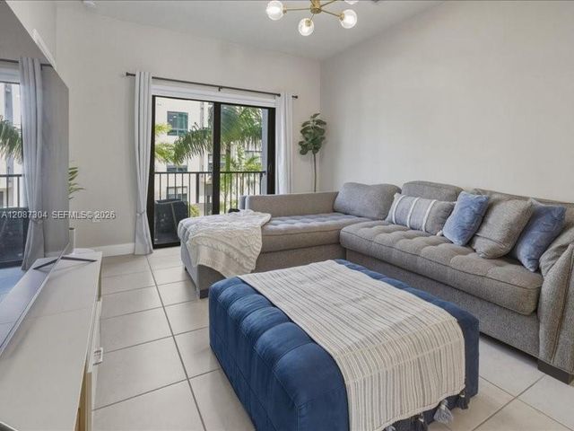 8201 NW 41st Street D-205, Doral, FL 33166