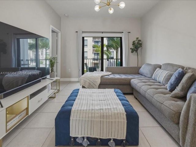 8201 NW 41st Street D-205, Doral, FL 33166