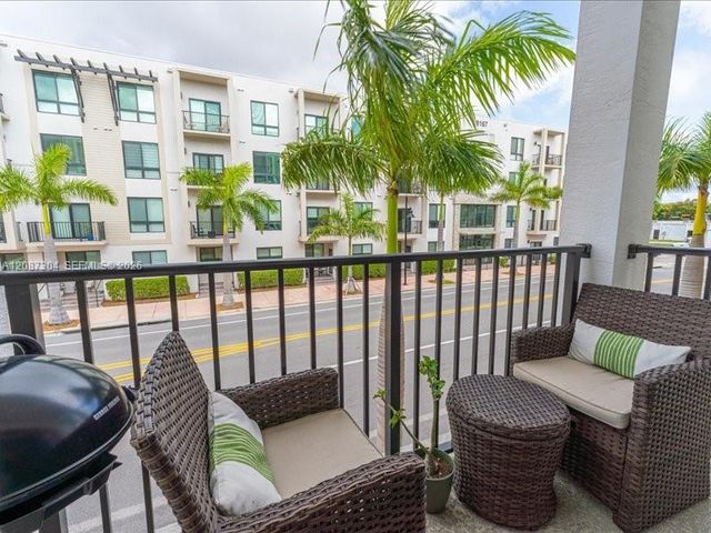 8201 NW 41st Street D-205, Doral, FL 33166