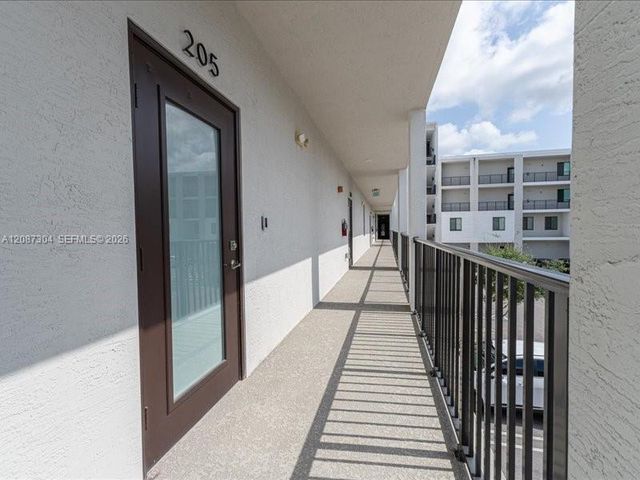 8201 NW 41st Street D-205, Doral, FL 33166