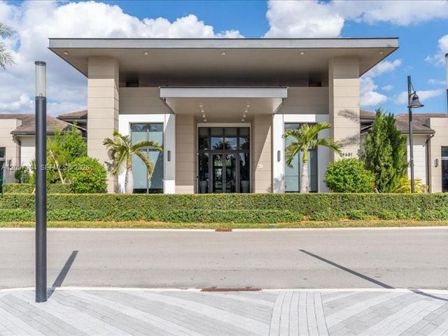8201 NW 41st Street D-205, Doral, FL 33166