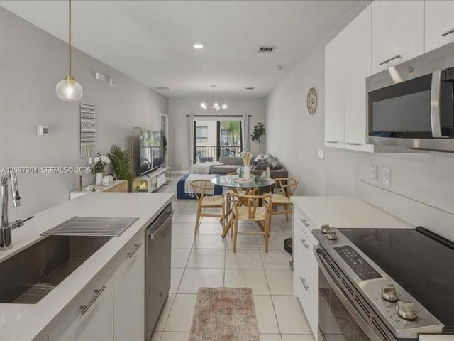 8201 NW 41st Street D-205, Doral, FL 33166