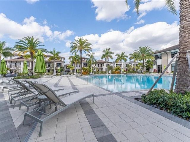 8201 NW 41st Street D-205, Doral, FL 33166