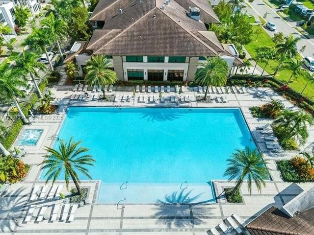 8201 NW 41st Street D-205, Doral, FL 33166