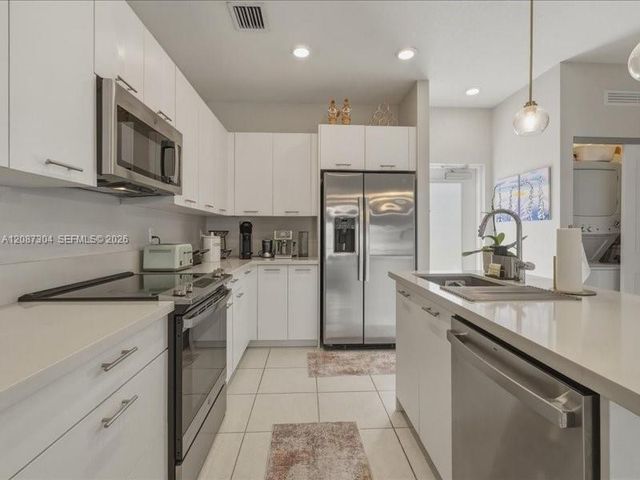 8201 NW 41st Street D-205, Doral, FL 33166
