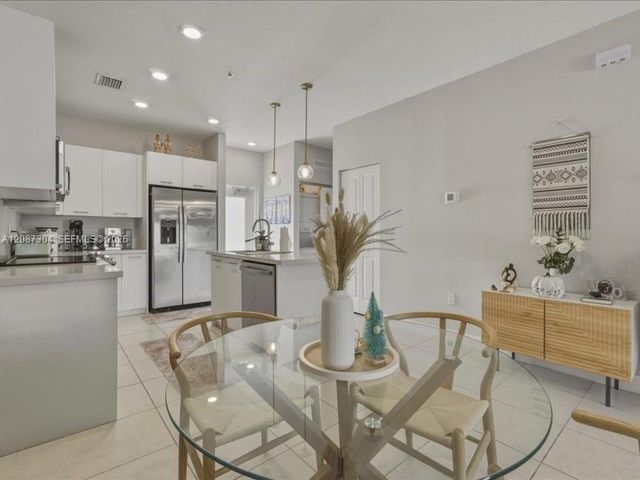 8201 NW 41st Street D-205, Doral, FL 33166
