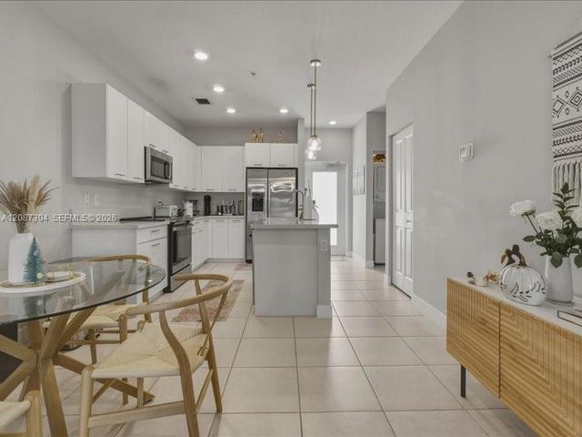 8201 NW 41st Street D-205, Doral, FL 33166