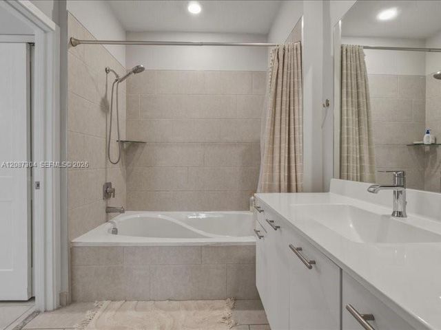 8201 NW 41st Street D-205, Doral, FL 33166