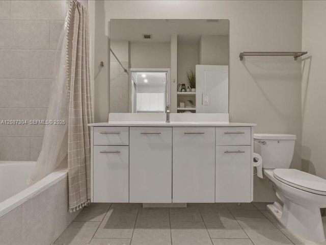 8201 NW 41st Street D-205, Doral, FL 33166