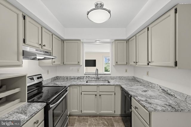 16 OAK ST, Phoenixville, PA 19460