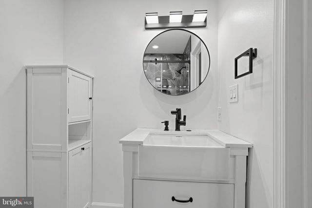 16 OAK ST, Phoenixville, PA 19460