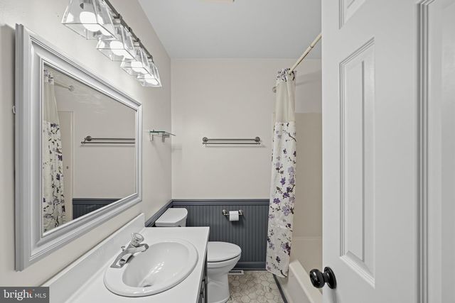 16 OAK ST, Phoenixville, PA 19460