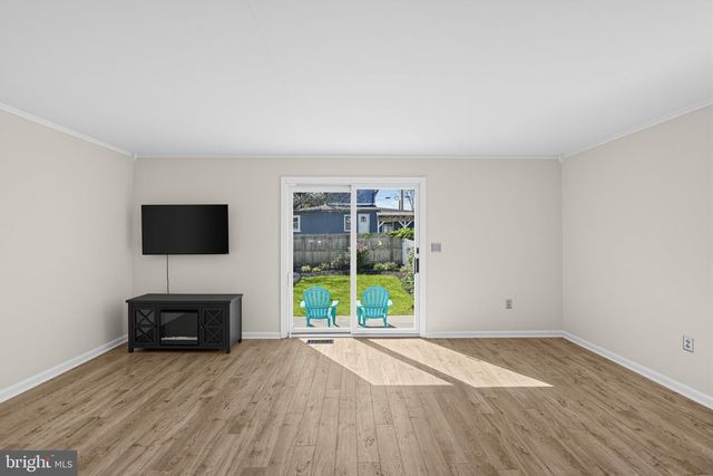 16 OAK ST, Phoenixville, PA 19460