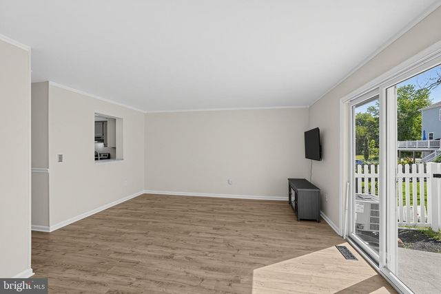 16 OAK ST, Phoenixville, PA 19460