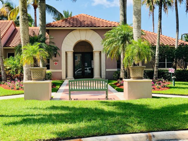 11750 St Andrews Place, Wellington, FL 33414