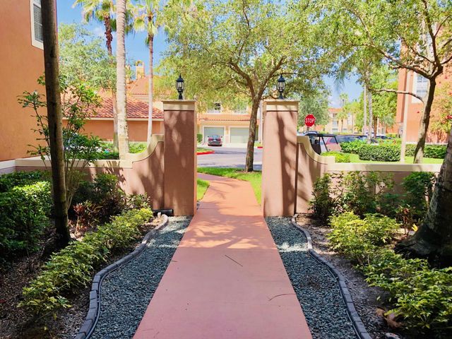 11750 St Andrews Place, Wellington, FL 33414