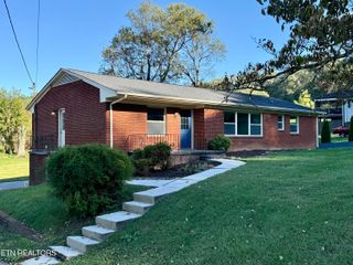 424 Bridge View Rd, Knoxville, TN 37914