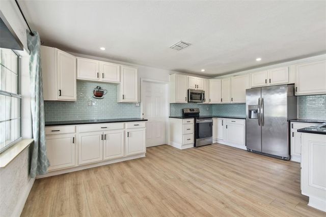2001 SPOONER DRIVE, Plant City, FL 33563
