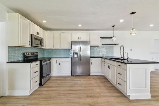 2001 SPOONER DRIVE, Plant City, FL 33563