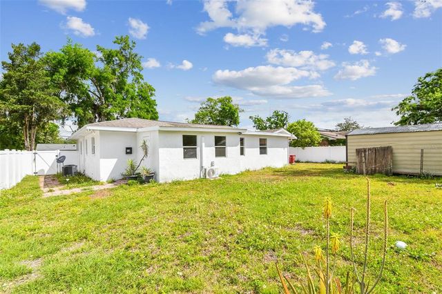2001 SPOONER DRIVE, Plant City, FL 33563