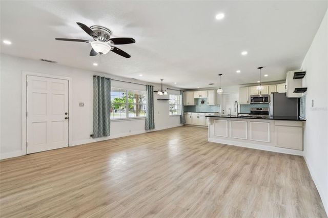 2001 SPOONER DRIVE, Plant City, FL 33563