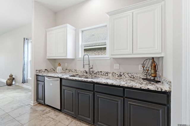 4792 Viola Farms Dr, Addis, LA 70710