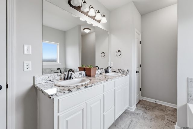 4792 Viola Farms Dr, Addis, LA 70710