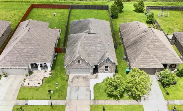 4792 Viola Farms Dr, Addis, LA 70710