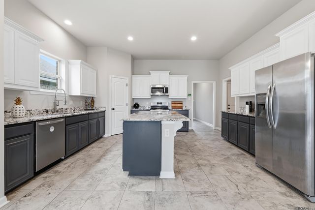 4792 Viola Farms Dr, Addis, LA 70710