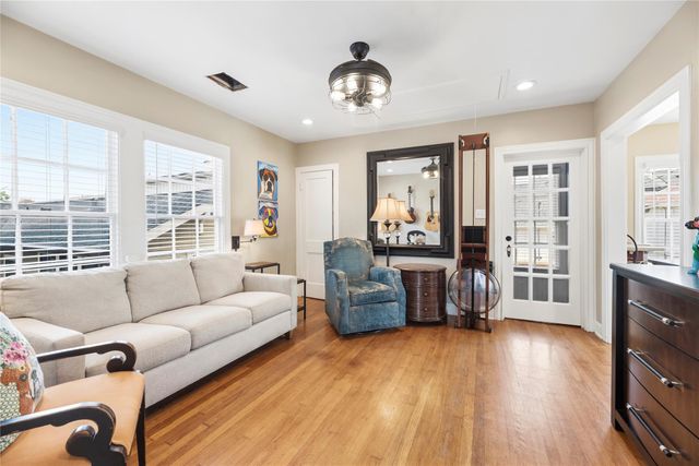 629 E 19th Street, Houston, TX 77008