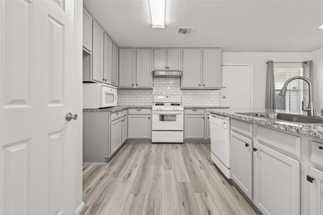 7554 Appleberry Drive, Cypress, TX 77433