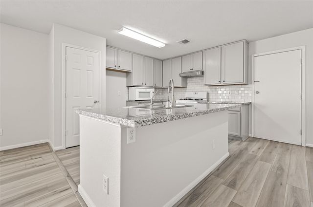 7554 Appleberry Drive, Cypress, TX 77433