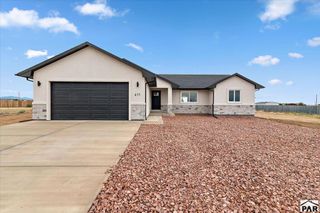 611 E Fredonia Dr, Pueblo West, CO 81007