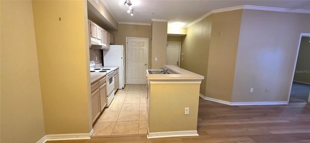 5618 PINNACLE HEIGHTS CIRCLE 211, Tampa, FL 33624