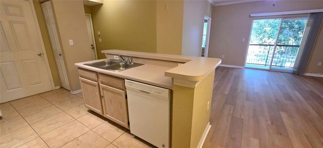 5618 PINNACLE HEIGHTS CIRCLE 211, Tampa, FL 33624