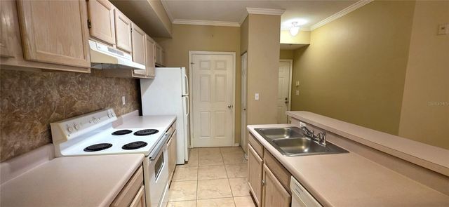 5618 PINNACLE HEIGHTS CIRCLE 211, Tampa, FL 33624