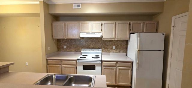 5618 PINNACLE HEIGHTS CIRCLE 211, Tampa, FL 33624