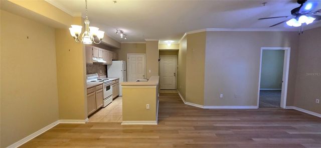 5618 PINNACLE HEIGHTS CIRCLE 211, Tampa, FL 33624
