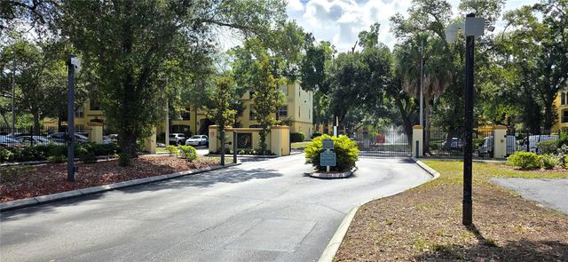5618 PINNACLE HEIGHTS CIRCLE 211, Tampa, FL 33624