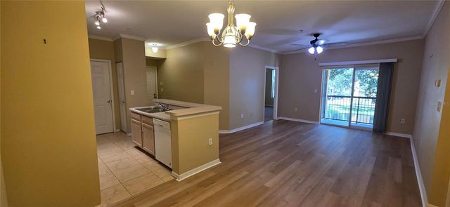 5618 PINNACLE HEIGHTS CIRCLE 211, Tampa, FL 33624