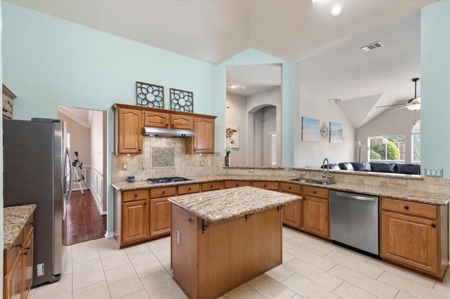 8801 Watersway Drive, Rowlett, TX 75088