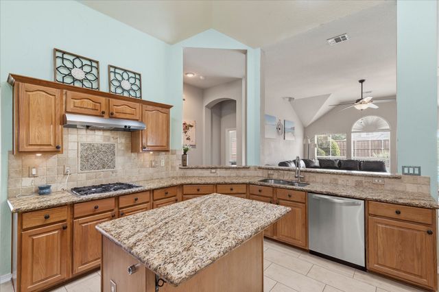 8801 Watersway Drive, Rowlett, TX 75088